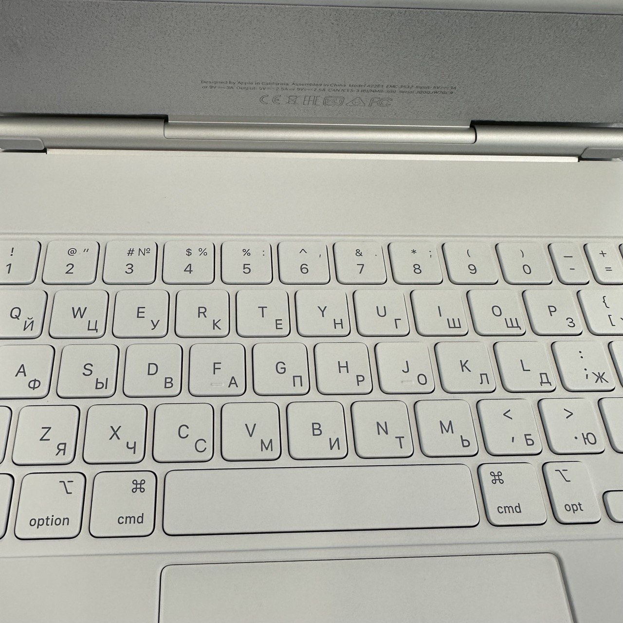 Чехол-клавиатура Apple Magic Keyboard для iPad Pro 12.9 (2020-2022)/Air 13 (2024/2025) White (MJQL3) кириллица (лазерная гравировка) + QWERTY